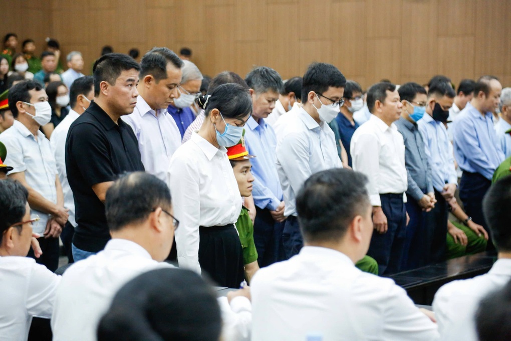 Cựu Chủ tịch Phúc Sơn Nguyễn Văn Hậu bị tuyên phạt tổng cộng 30 năm tù - 2 Cựu Chủ tịch Phúc Sơn Nguyễn Văn Hậu bị tuyên phạt tổng cộng 30 năm tù - 2