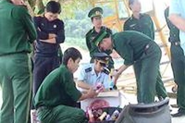 “Nóng” tình trạng buôn bán vũ khí, ma túy qua biên giới