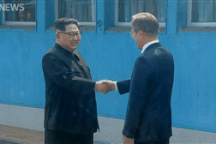 Ông Kim Jong-un bước chân qua ranh giới liên Triều