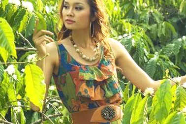 Siêu mẫu Phượng Zenana về Buôn Mê Thuột ăn Tết sớm