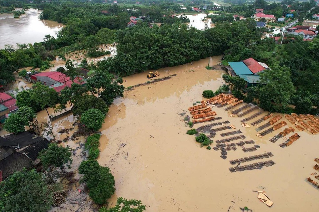 Nhiều thôn ở Lạng Sơn bị cô lập trong mưa lũ, hàng trăm người được sơ tán - 2 Nhiều thôn ở Lạng Sơn bị cô lập trong mưa lũ, hàng trăm người được sơ tán - 2