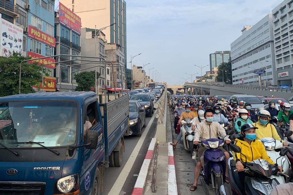 Hà Nội: Đường vành đai 3 thất thủ từ trên cao xuống thấp trong nhiều giờ - 9 Hà Nội: Đường vành đai 3 thất thủ từ trên cao xuống thấp trong nhiều giờ - 9
