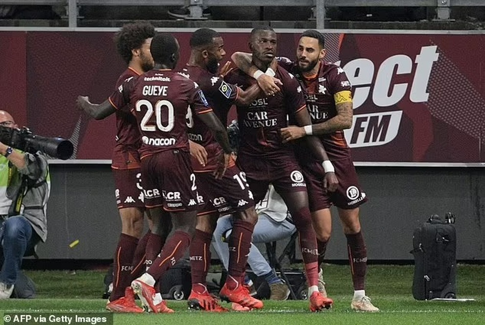 Vắng Messi, PSG nhọc nhằn đánh bại Metz nhờ cú đúp của Hakimi - 2 Vắng Messi, PSG nhọc nhằn đánh bại Metz nhờ cú đúp của Hakimi - 2