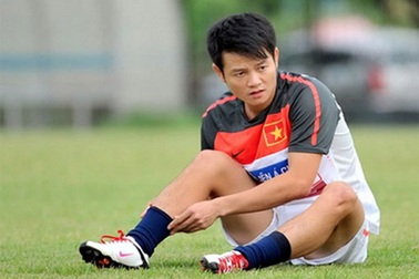 Bị SLNA 'hắt hủi', Văn Quyến quyết định… lấy vợ