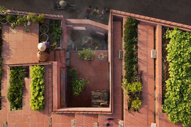 Mãn nhãn loạt biệt thự phố có "vườn trên mây" tốt như nông trại