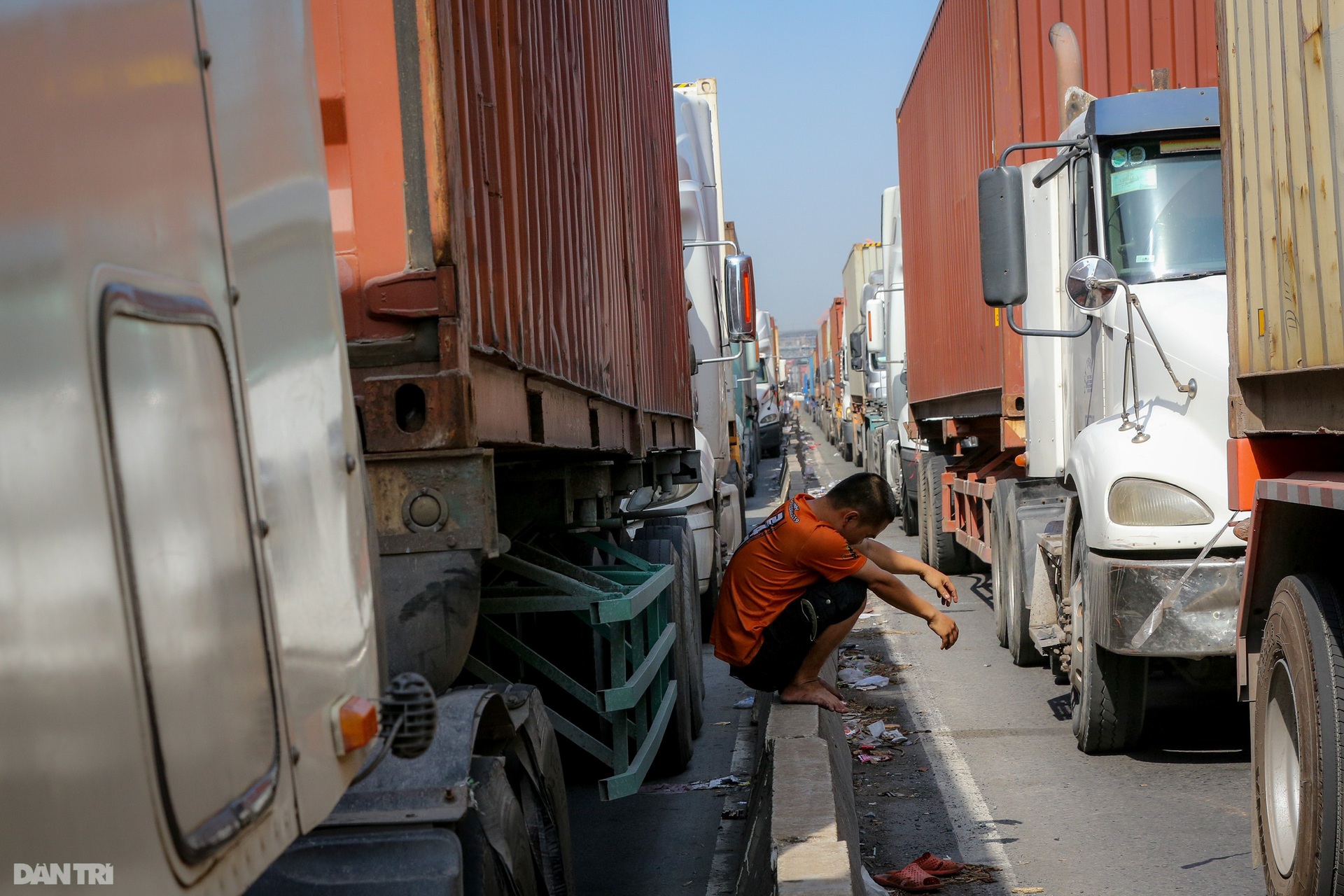 Nhiều tuyến đường ở TPHCM kẹt xe nghiêm trọng ngày giáp Tết - 5 Nhiều tuyến đường ở TPHCM kẹt xe nghiêm trọng ngày giáp Tết - 5