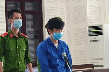 Kẻ hiếp dâm 2 con riêng của vợ hờ lĩnh 28 năm tù