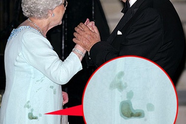 Nữ hoàng Anh gặp 2 sự cố thời trang trong một bữa tiệc