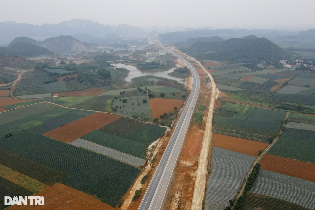 Thủ tướng yêu cầu dành ưu tiên cao nhất để xây cao tốc - 1 Thủ tướng yêu cầu dành ưu tiên cao nhất để xây cao tốc - 1