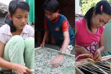 Gánh nặng mưu sinh tuổi học trò 