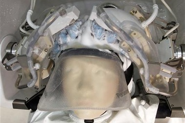 Nhật Bản “trình làng” robot gội đầu tiên tiến