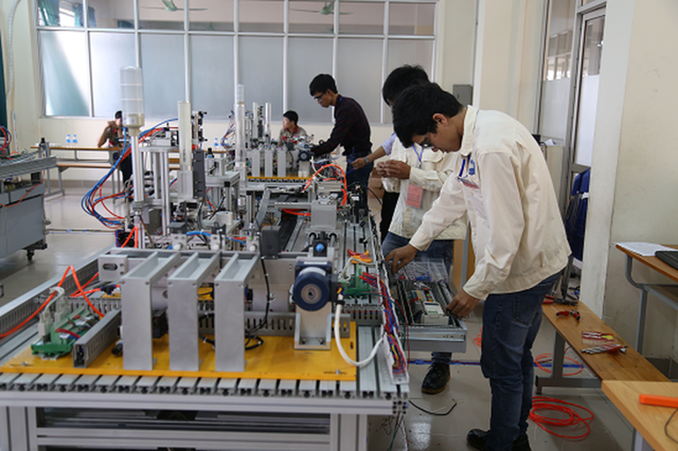 Một triệu học sinh nghề đang bị tắc nghẽn lối ra vì quy định của Bộ GDĐT - 2 Một triệu học sinh nghề đang bị tắc nghẽn lối ra vì quy định của Bộ GDĐT - 2