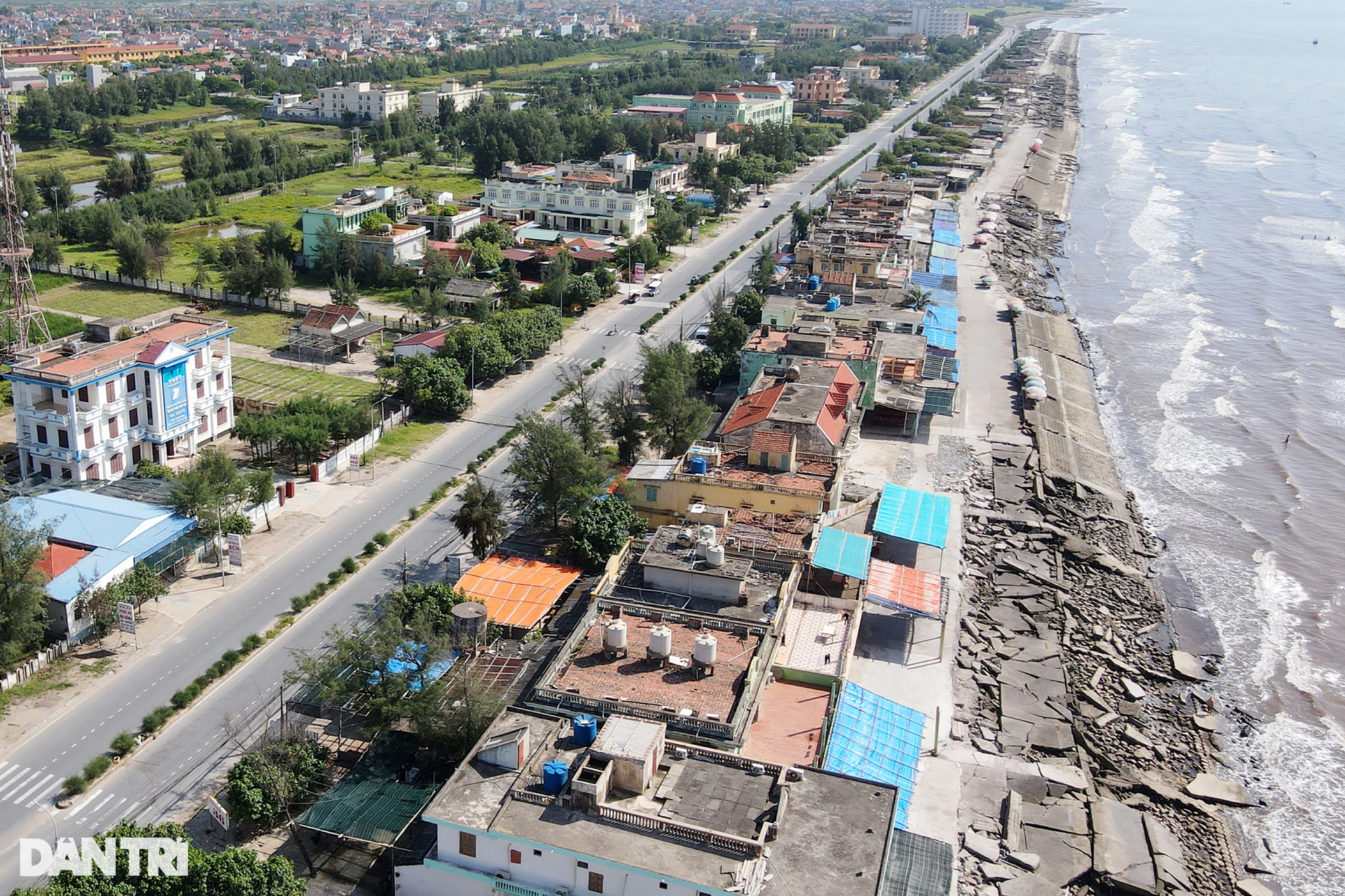 Những dãy ki ốt tan hoang ven biển Nam Định trước ngày bị xóa sổ - 1 Những dãy ki ốt tan hoang ven biển Nam Định trước ngày bị xóa sổ - 1