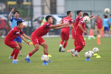 Đình Trọng và Văn Đức bất ngờ vắng mặt, đội tuyển Việt Nam có thêm “thương binh”