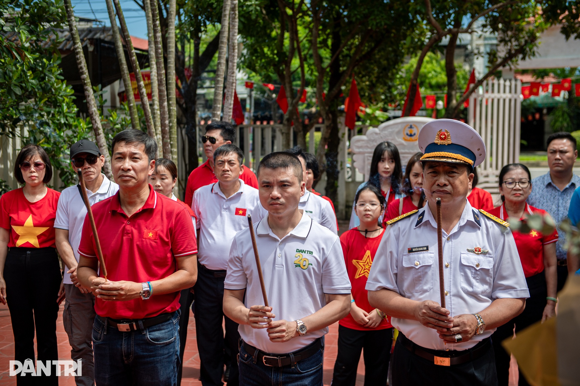 Khắc ghi công lao Mẹ Việt Nam Anh hùng và vị thuyền trưởng tàu không số - 10 Khắc ghi công lao Mẹ Việt Nam Anh hùng và vị thuyền trưởng tàu không số - 10
