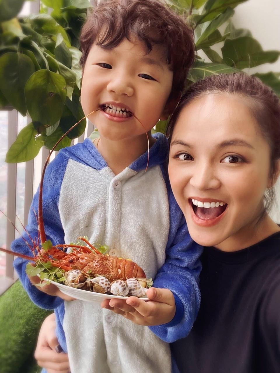 Cuộc sống các sao Việt làm mẹ đơn thân thế nào sau ly hôn? - 10 Cuộc sống các sao Việt làm mẹ đơn thân thế nào sau ly hôn? - 10