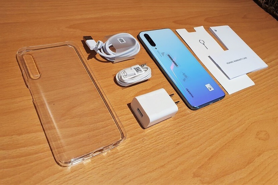Sau Apple, Huawei cũng đang cân nhắc bán smartphone không kèm sạc - 1 Sau Apple, Huawei cũng đang cân nhắc bán smartphone không kèm sạc - 1