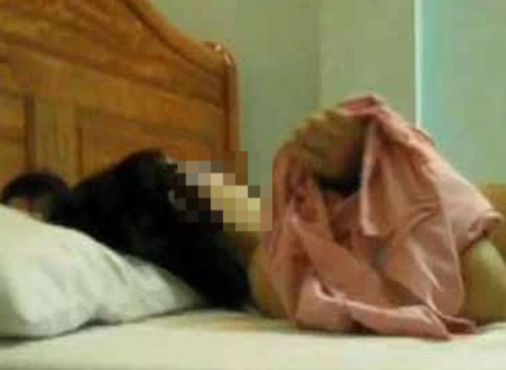 Chát đắng nữ sinh mang bầu, không biết cha đứa bé là ai - 1 Chát đắng nữ sinh mang bầu, không biết cha đứa bé là ai - 1