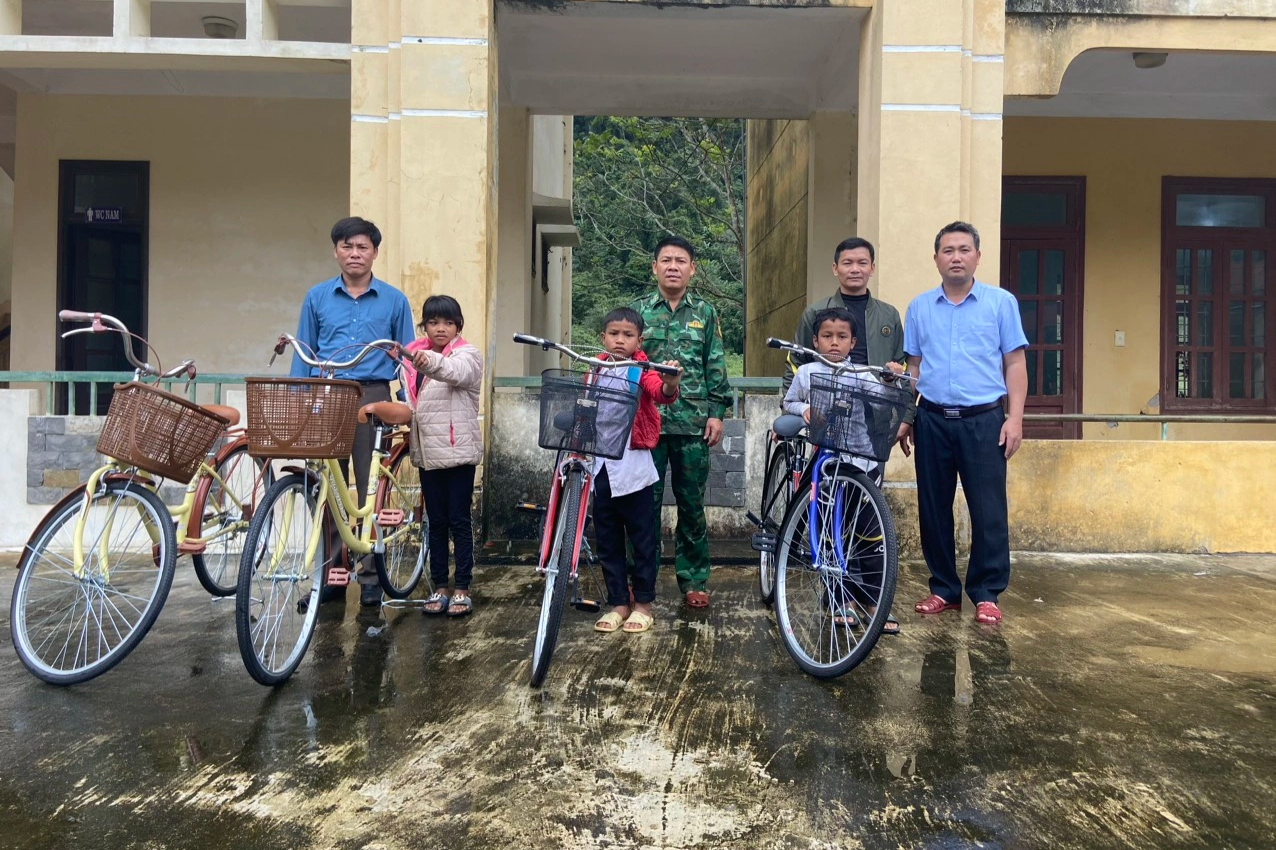 Kỳ tích ở thung lũng Rục Làn và chuyện lính biên phòng xóa say cho dân - 10 Kỳ tích ở thung lũng Rục Làn và chuyện lính biên phòng xóa say cho dân - 10