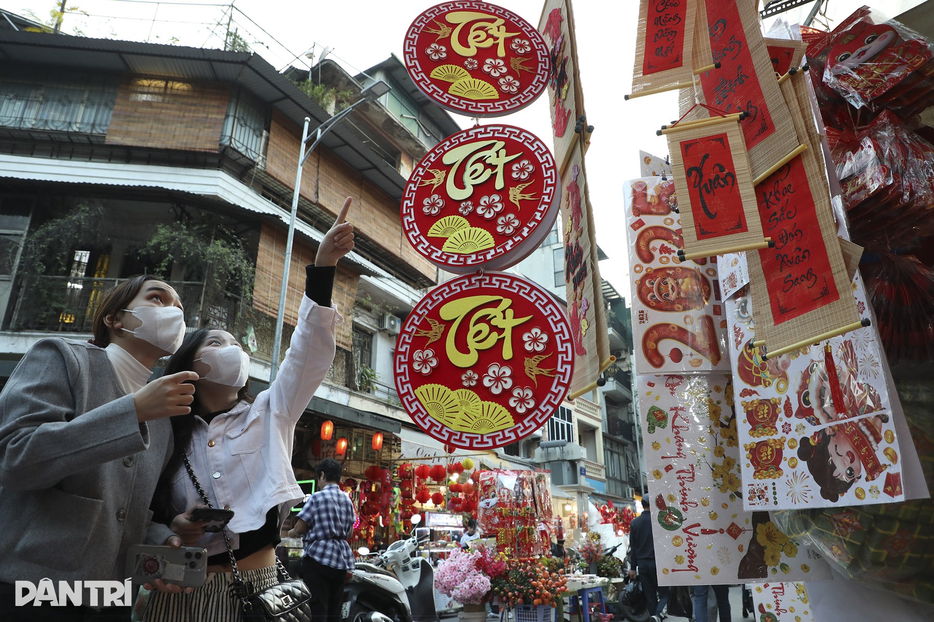 Chợ hoa Hàng Lược mở bắt đầu đông khách đi sắm Tết Ất Tỵ - 4 Chợ hoa Hàng Lược mở bắt đầu đông khách đi sắm Tết Ất Tỵ - 4