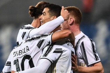 C.Ronaldo bị lu mờ, Juventus thắng nghẹt thở Inter trong cơn mưa bàn thắng