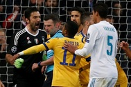 Tức giận vì Juventus bị phạt đền, Buffon gọi trọng tài là “kẻ giết người”