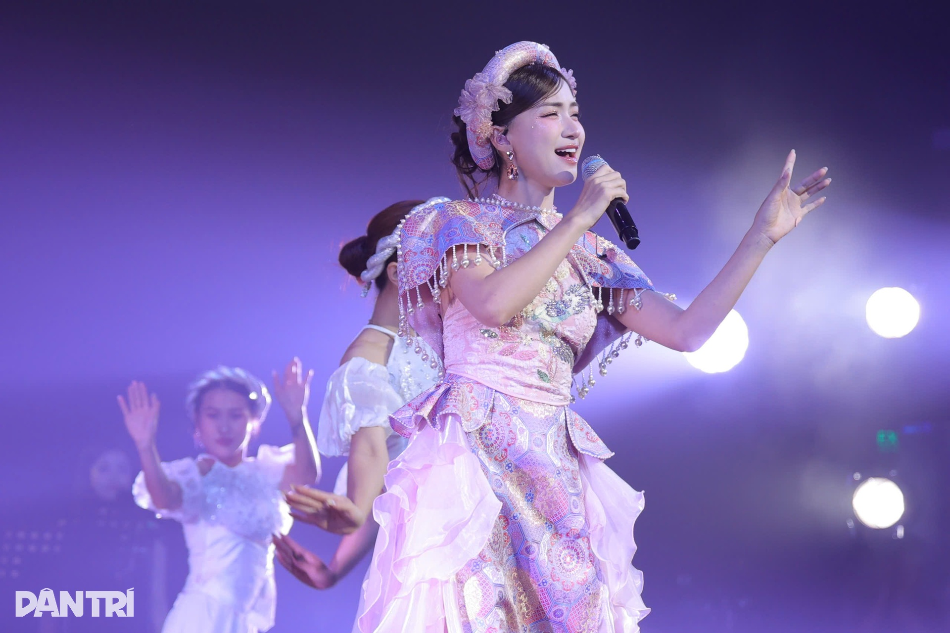 Những khoảnh khắc ấn tượng, bùng nổ trong concert Rực rỡ ngày mới - 13 Những khoảnh khắc ấn tượng, bùng nổ trong concert Rực rỡ ngày mới - 13