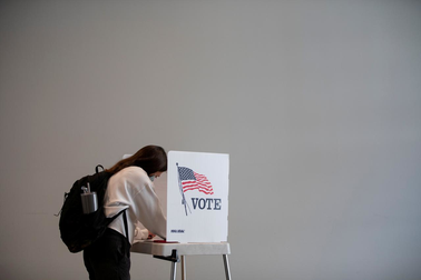 Đội quân nghìn người giúp ông Trump "bắt lỗi" bầu cử