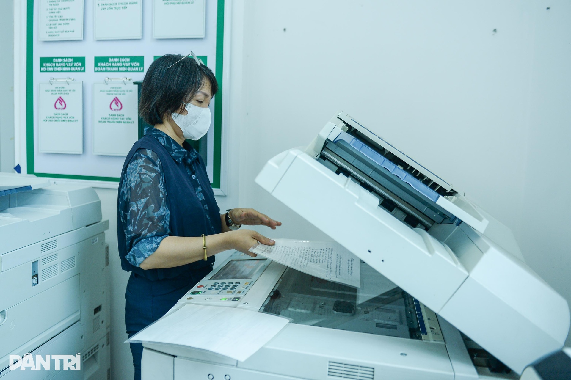 Người dân ngỡ ngàng khi được ăn uống miễn phí lúc chờ làm thủ tục ở Hà Nội - 12 Người dân ngỡ ngàng khi được ăn uống miễn phí lúc chờ làm thủ tục ở Hà Nội - 12