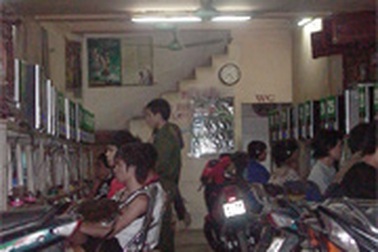 Sĩ tử “sa chân” vào quán net