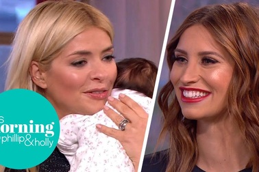 Ferne McCann tươi tắn trả lời phỏng vấn