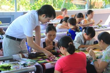 Họa sĩ Trần Gia Huy - Người “vẽ” lại tranh thêu tay bằng hội họa hiện đại