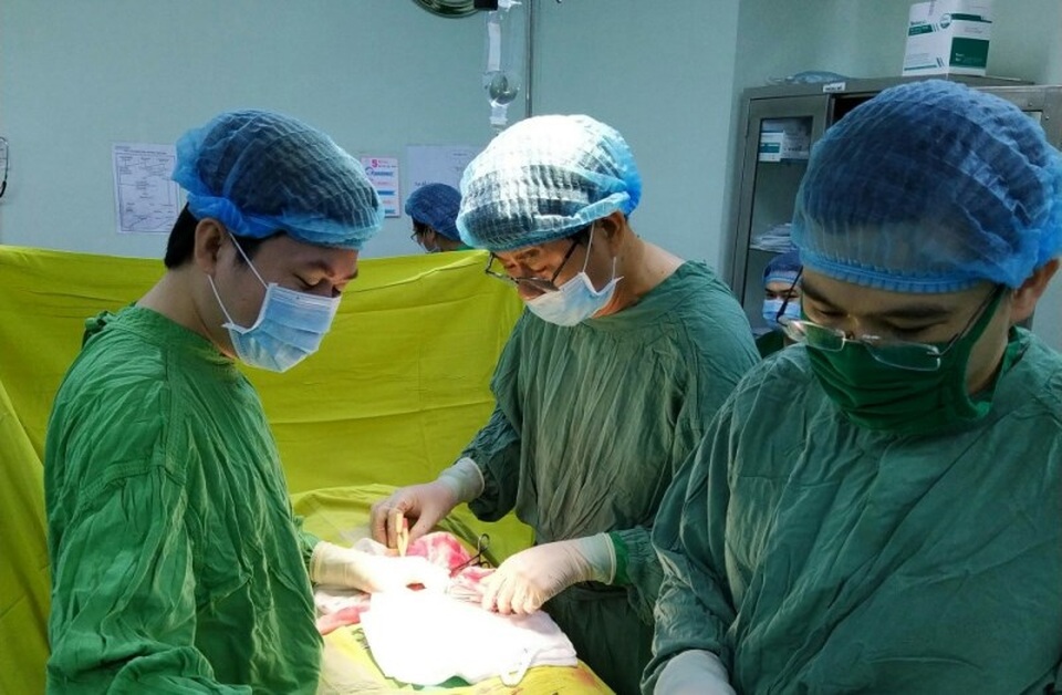 Người đàn ông suýt hỏng súng vì bơm silicon để tăng kích thước - 1 Người đàn ông suýt hỏng súng vì bơm silicon để tăng kích thước - 1