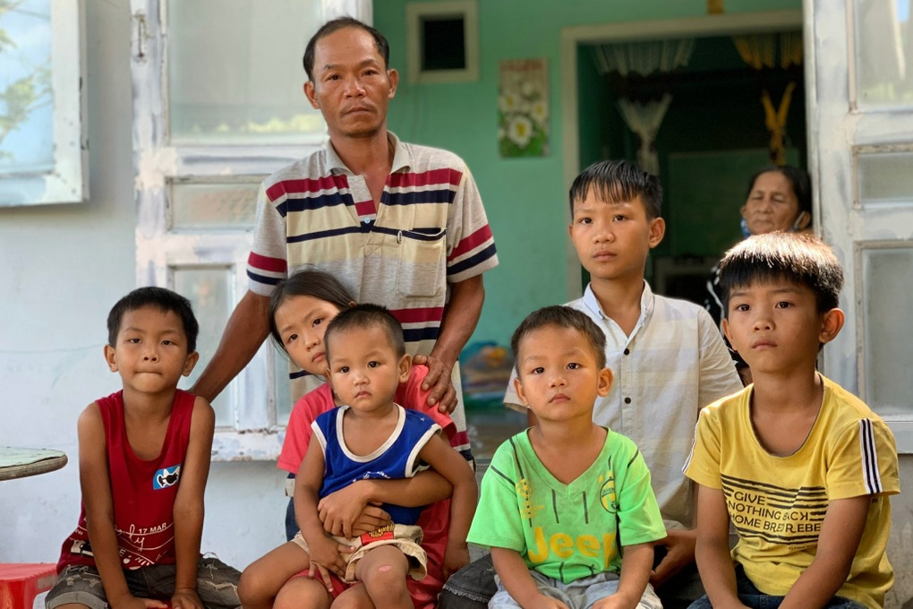 Đau xót gia cảnh người mẹ trẻ tự tử bỏ lại 6 con thơ - 4 Đau xót gia cảnh người mẹ trẻ tự tử bỏ lại 6 con thơ - 4