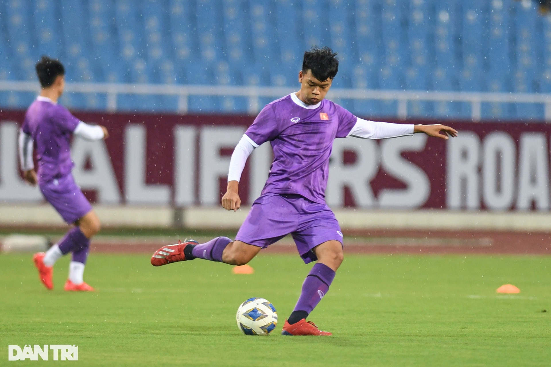 HLV Park đau đầu với bài toán tiền vệ ở buổi tập của đội tuyển Việt Nam - 12