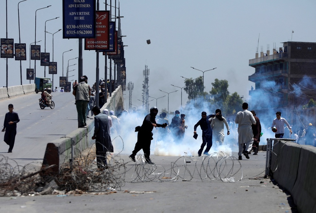 Pakistan huy động quân đội đối phó làn sóng biểu tình bạo loạn - 1 Pakistan huy động quân đội đối phó làn sóng biểu tình bạo loạn - 1