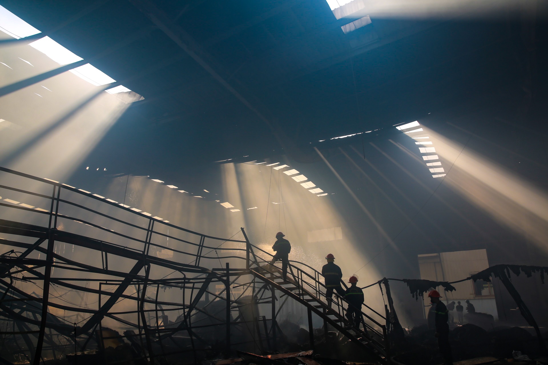 Bộ ảnh chữa cháy cảng cá ở Đà Nẵng giành giải Nhất cuộc thi Ảnh PCCCCNCH - 17