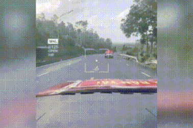 Chủ quán cơm làm điều bất ngờ khi gặp đoàn từ thiện hướng về miền Trung