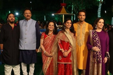 Choáng ngợp đám cưới 100 triệu USD của con gái tỷ phú giàu nhất châu Á