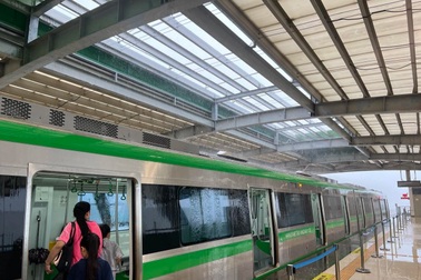 Nhà ga metro Cát Linh - Hà Đông thủng mái không ai sửa, nước chảy lênh láng