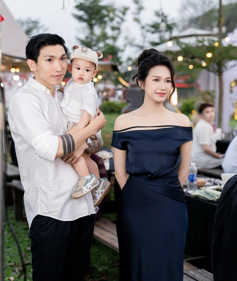Phong cách chuẩn tiểu thư đài các của vợ cầu thủ Đoàn Văn Hậu - 1 Phong cách chuẩn tiểu thư đài các của vợ cầu thủ Đoàn Văn Hậu - 1