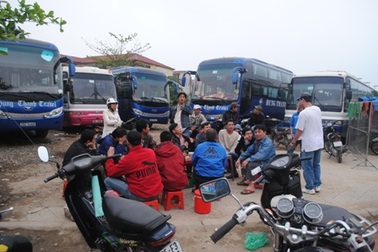 Kiểm tra xe khách, đánh luôn tài xế