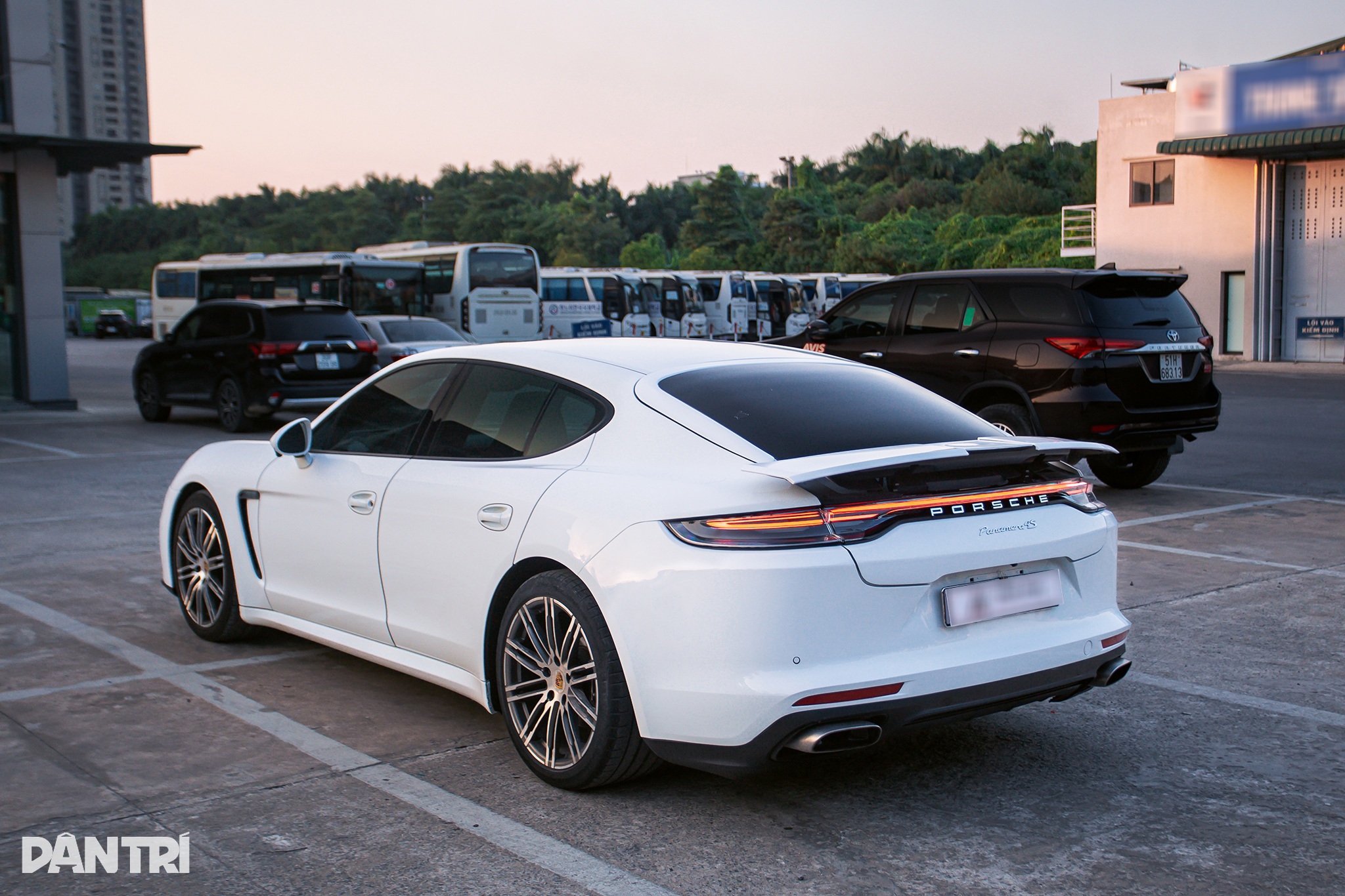 Chi gần 300 triệu đồng biến Porsche Panamera 2013 giống bản Turbo S 2023 - 5 Chi gần 300 triệu đồng biến Porsche Panamera 2013 giống bản Turbo S 2023 - 5