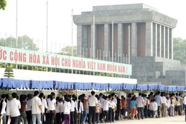 Hơn 36.000 người vào Lăng viếng Hồ Chủ tịch trong ngày 2/9