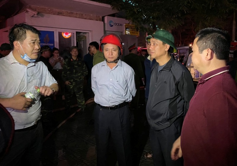 Nhường mặt nạ phòng độc cứu người, 3 chiến sĩ chữa cháy bị thương - 5 Nhường mặt nạ phòng độc cứu người, 3 chiến sĩ chữa cháy bị thương - 5