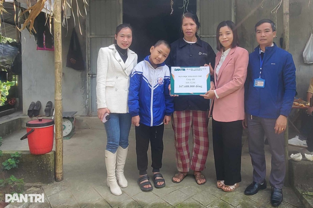 Gần 350 triệu đồng tiếp sức người bà bán bò cứu cháu ung thư - 1