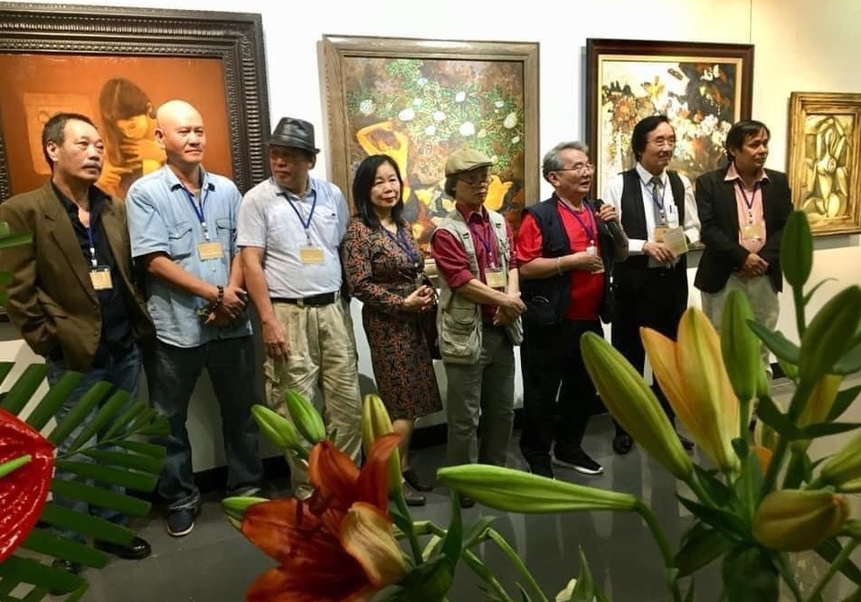 8 hoạ sĩ lớn tuổi gây bất ngờ với triển tranh nude - 1