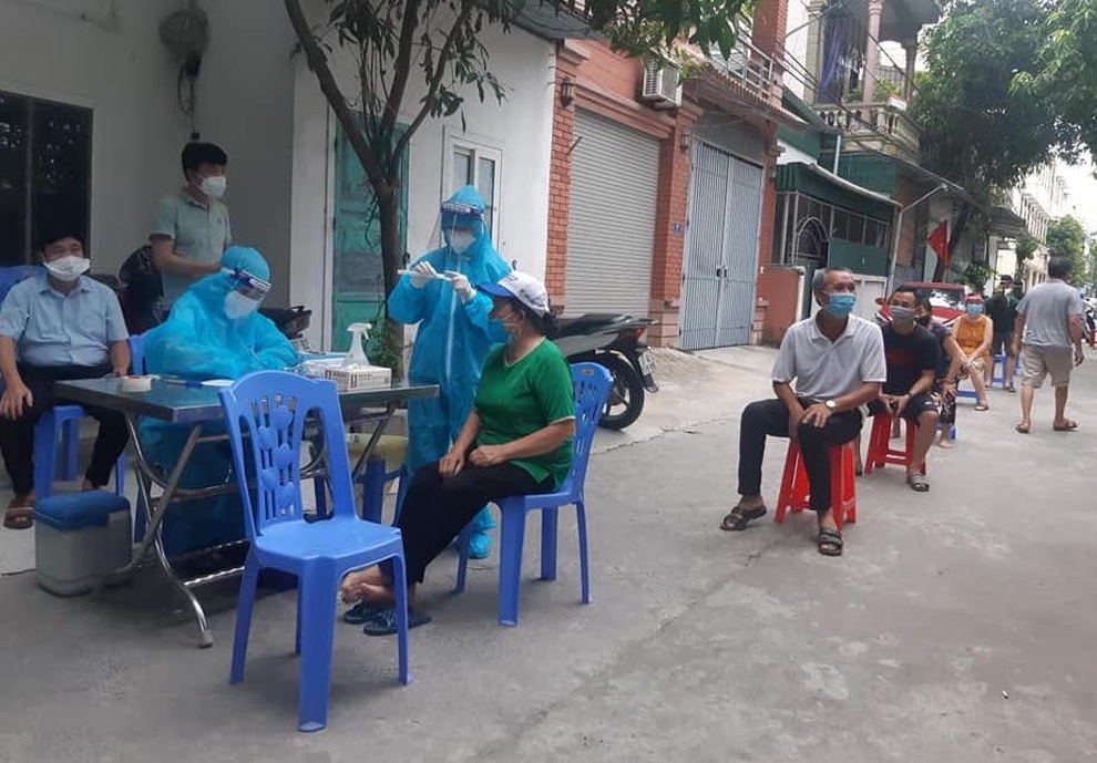 Bộ Y tế hỗ trợ xe chuyên dụng tiêm vắc xin lưu động - 3 Bộ Y tế hỗ trợ xe chuyên dụng tiêm vắc xin lưu động - 3