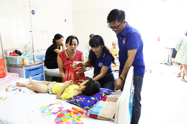 Bà ngoại mong giành lấy sự sống cho cháu gái nhỏ bị ung thư