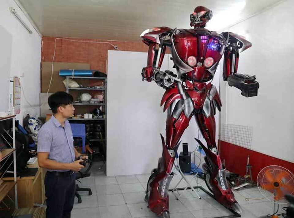 Robot made in Việt Nam ra đời... từ rác - 2 Robot made in Việt Nam ra đời... từ rác - 2